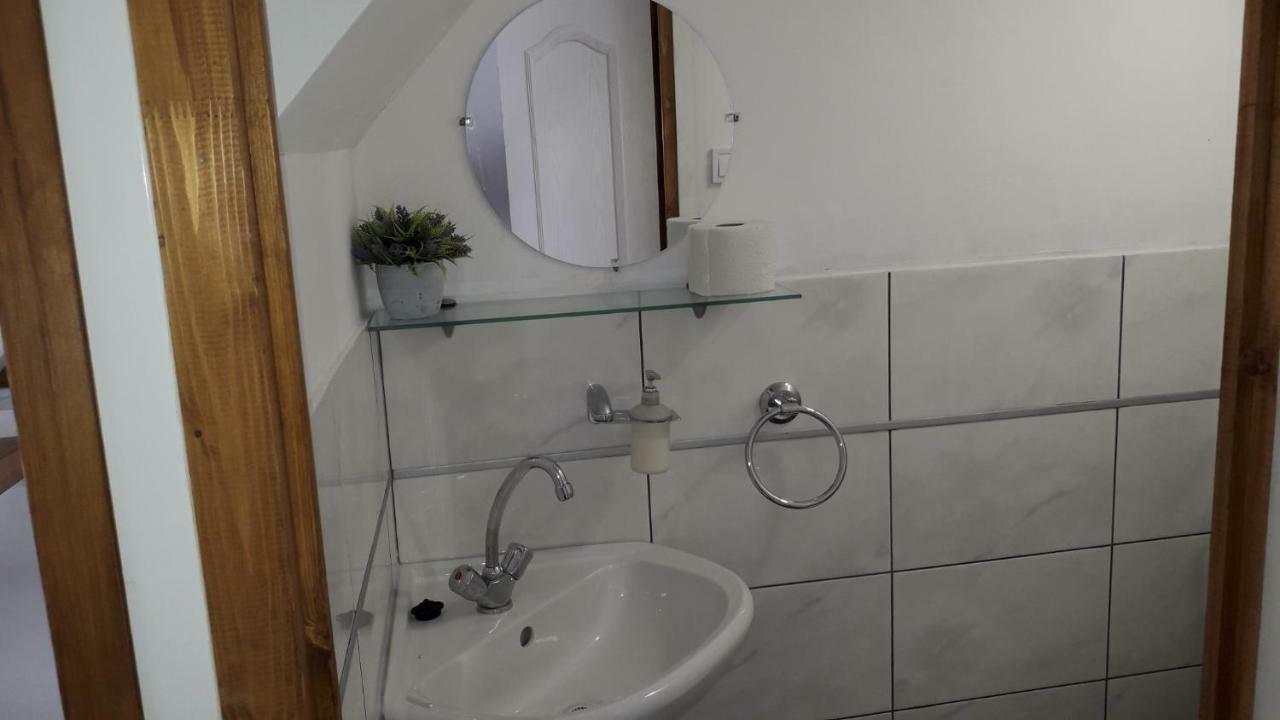 Hangulat Vendeghaz Apartmanok Oroshaza Exterior photo