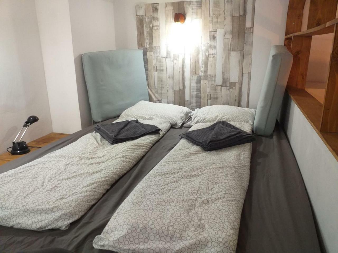 Hangulat Vendeghaz Apartmanok Oroshaza Exterior photo
